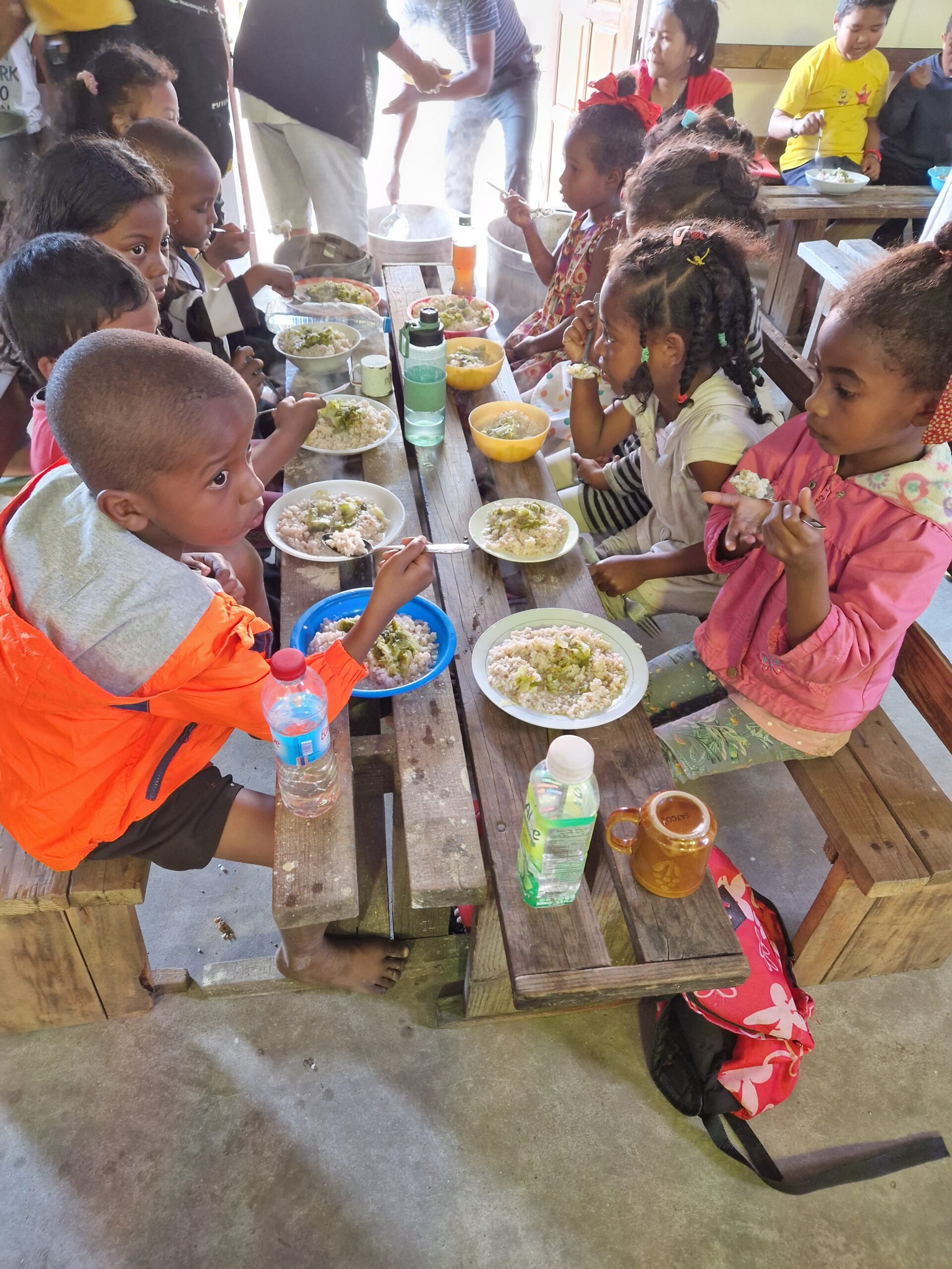 Fournir une aide alimentaire aux enfants - Petits Coeurs du Monde